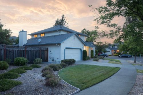 1195 Exeter Dr, Santa Rosa CA  95401-8823 exterior