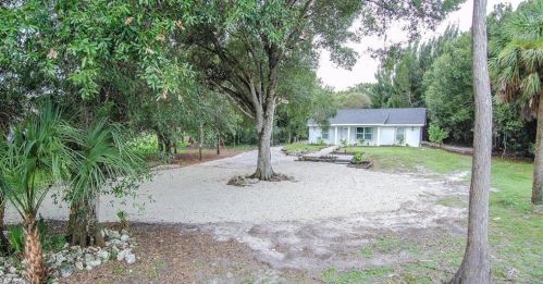 131 22nd St, Naples, FL 34117-3648