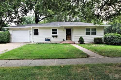 107 4th Ave, Villisca, IA 50864-1020