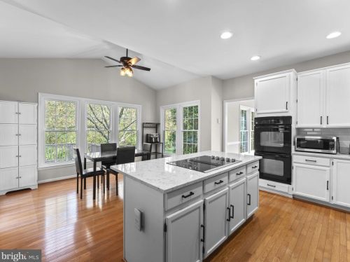 12825 Tournament Dr, Herndon VA  20191-5861 exterior