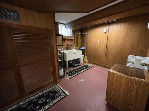 2332 Clinton St, Whitaker PA  15120-2661 exterior