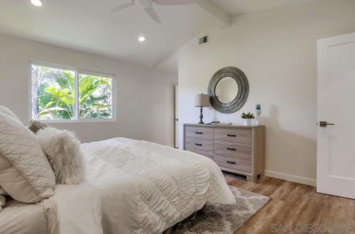 916 Alyssum Rd, Carlsbad CA  92011-3907 exterior