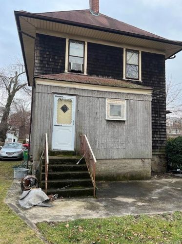20 Treno St, New Rochelle, NY 10801-2725