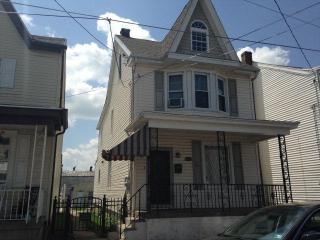 136 Broad Mountain Ave, Frackville, PA 17931-1403