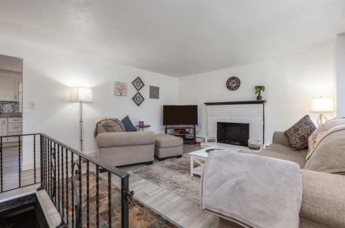 7 London Rd, Derry, NH 03038-2990