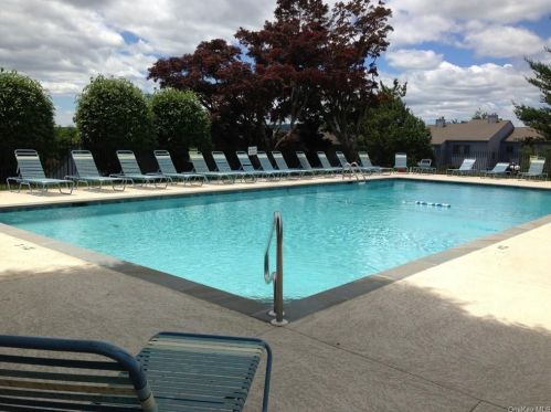 26 Hudson Point Ln, Crotonville NY  10562-5942 exterior