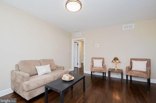 2 Robert Rd, New Castle DE  19720-3925 exterior