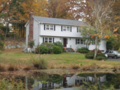 39 Iron Gate Rd, Stamford, CT 06903-3820