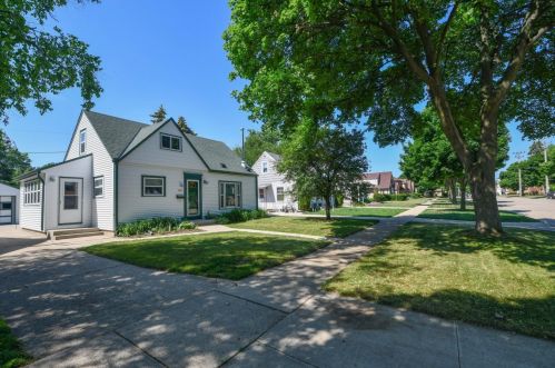 1911 Norwich Ave, Milwaukee WI 53235-4733 exterior