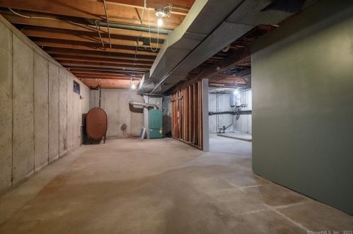 55 Pine River Rd, North Haven CT  06473-3312 exterior