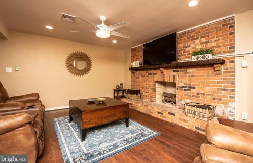 20557 Gleedsville Rd, Leesburg VA 20175-6532 exterior