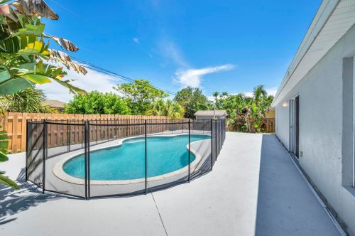 7836 104 Ave, Vero Beach FL 32967-3660 exterior