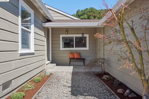 8124 Earl St, Oakland, CA 94605-3636