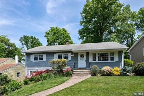 81 Mcnomee St, Oakland NJ  07436-2609 exterior