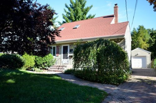 131 Herrick Ave, Teaneck, NJ 07666-4106