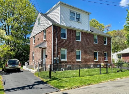 643 Pearl Harbor St, Bridgeport, CT 06610-2326