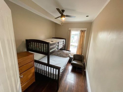 2 Linden Pl, Middletown NY  10940-4824 exterior