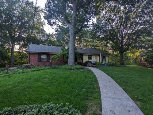 18 Oakglen Dr, Oakmont, PA 15139-1231