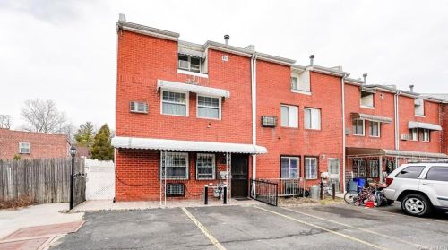 21 Harper Ct, Bronx, NY 10466-6058