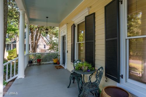 10 Mises Rd, Beaufort, SC 29907-2073