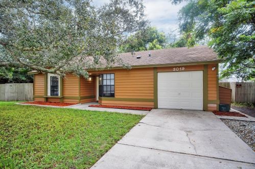 3019 Waterman St, Deltona, FL 32738-3164
