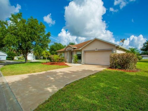 3678 2nd Pl, Vero Beach, FL 32968-2430