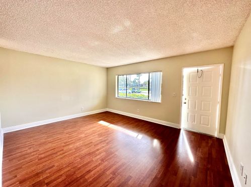 1405 Meadows Cir, Boynton Beach FL  33436-9201 exterior