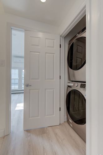 27 Walnut Ln, Hicksville NY  11801-5737 exterior