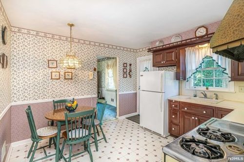 18 Winters St, Oakland NJ  07436-2623 exterior