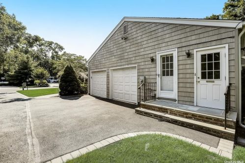 11 Remsen Ct, Mount Sinai NY  11766-1603 exterior