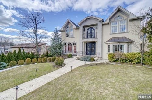 302 Center St, Englewood, NJ 07632-1606