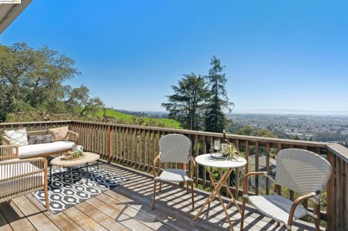 8017 Crest Ave, Oakland CA  94605-3611 exterior