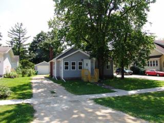 820 Maple St, Waukee, IA 50263-9557