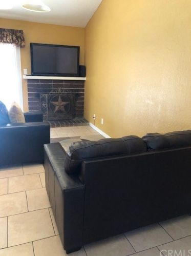 718 Idyllwild Ave, Rialto CA  92376-4816 exterior