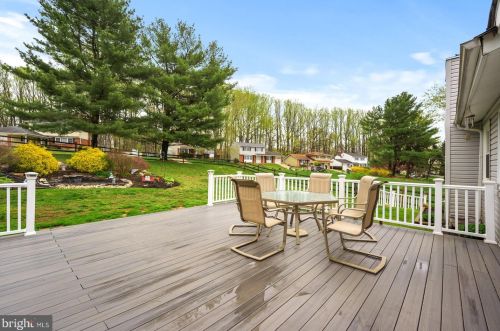 5 Pinyon Pine Cir, Wilmington DE  19808-1008 exterior