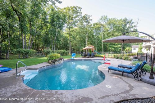 9 Maxim Ct, Jackson Twp NJ 08527-3893 exterior