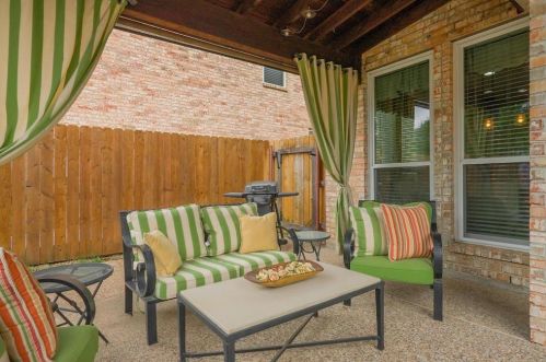 2612 Ruby Crest Ct, Lewisville TX  75022-7857 exterior