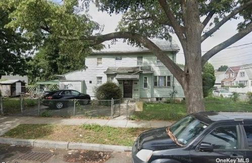 10402 215th St, Jamaica, NY 11429-1514