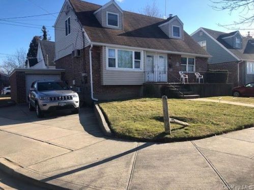 257 Bixley Heath, Lynbrook NY  11563-2918 exterior