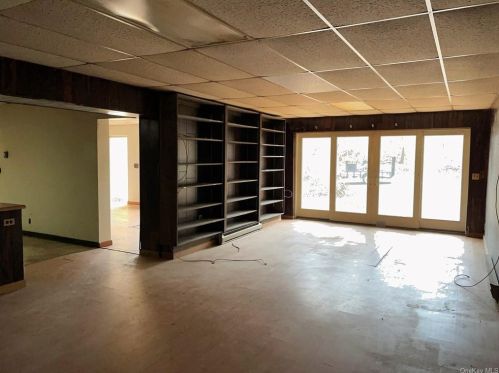 15 Chestnut Ridge Rd, Mahopac NY  10541-3320 exterior