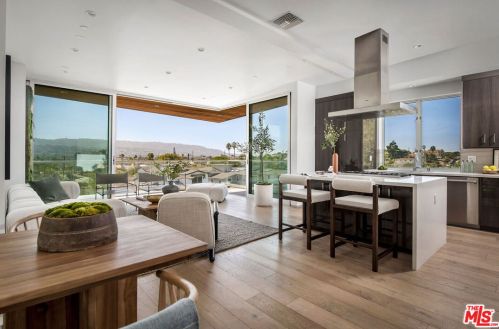 1027 Avenue A, Redondo Beach CA  90277-4819 exterior
