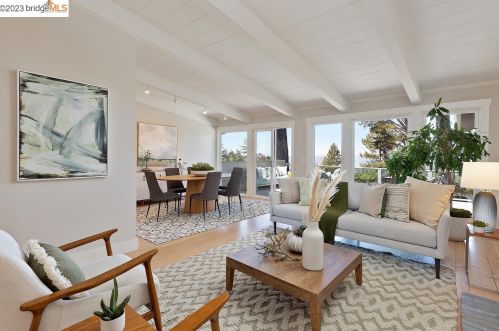 6361 Ascot Dr, Oakland, CA 94611-2525
