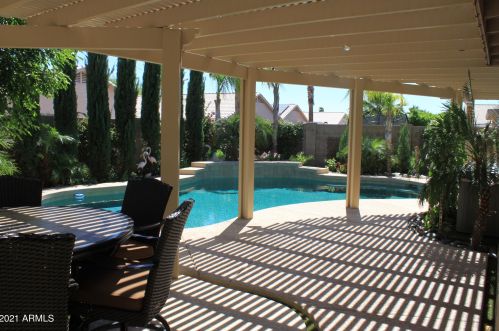 13189 Ocotillo Ln, Sun City, AZ 85374-5237