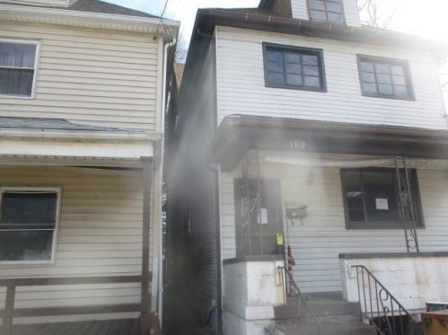 1370 4th Ave, New Kensington, PA 15068-4425