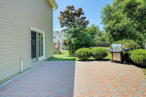 10 Longfellow Ter, Morganville NJ  07751-1411 exterior