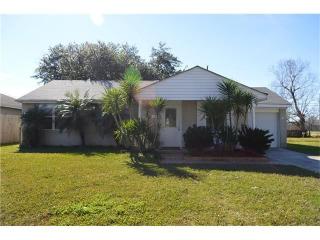 208 Livingston Ave, Arabi, LA 70032-1812