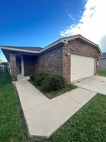 12321 Sky Harbor Dr, Del Valle, TX 78617-3674