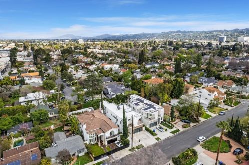 5128 Noble Ave, Van Nuys CA  91403-1376 exterior