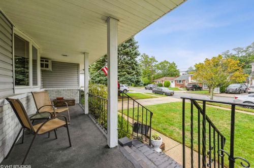 894 Armand St, North Bellmore, NY 11710-1702