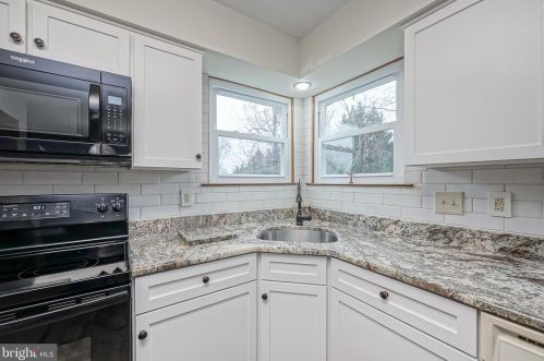 5 Stonegate Ct, Blenheim NJ  08012-5356 exterior